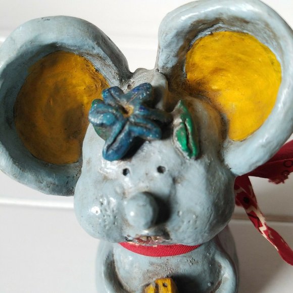 Vintage Mouse Holding Cheese Figurine - Picture 8 of 12
